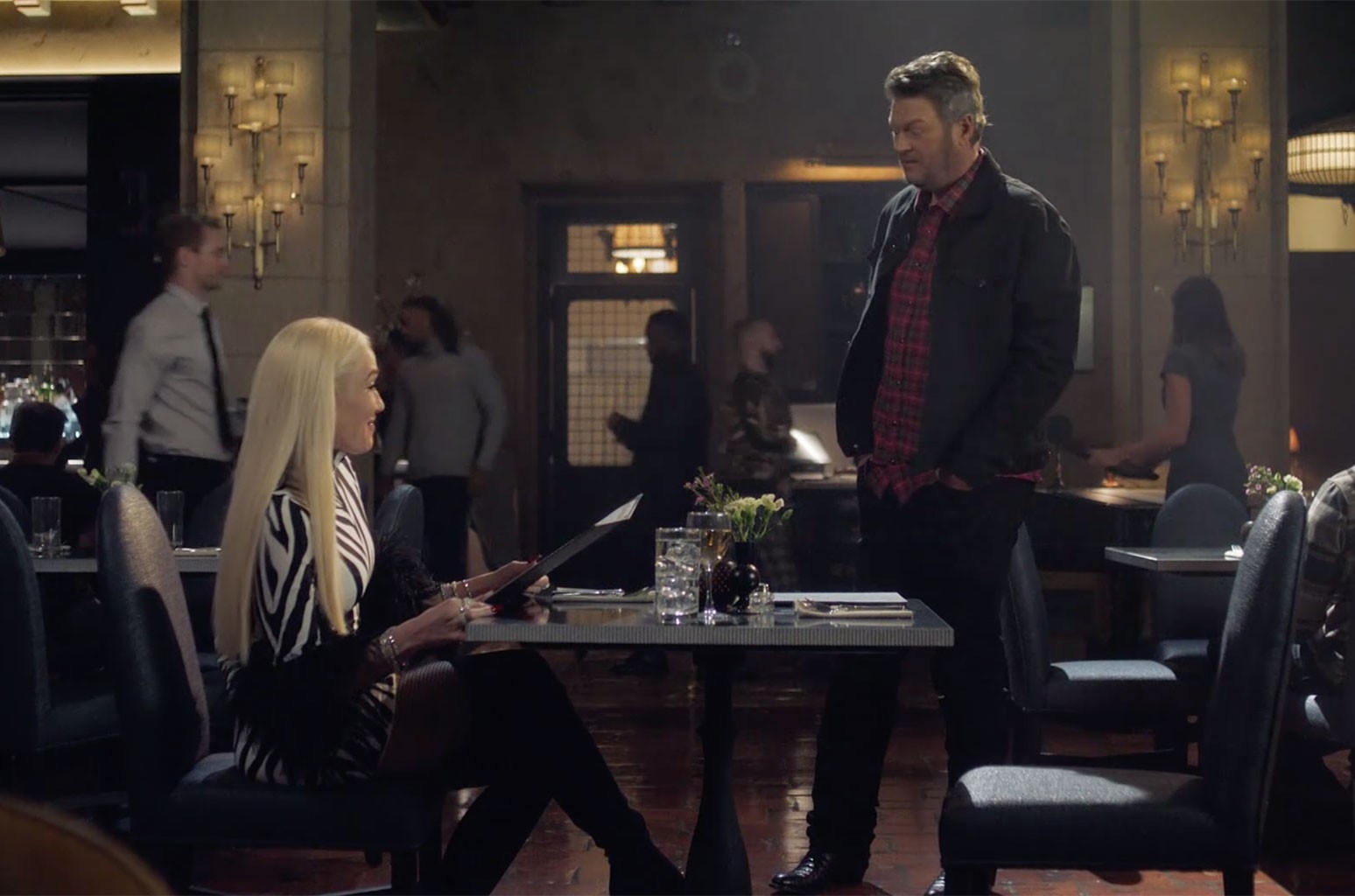 Gwen Stefani & Blake Shelton Accidentally Get Together in Hilarious T ...