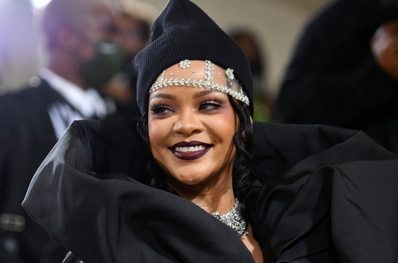 Rihannas ‘stay Passes One Billion Streams Milestone On Youtube 7495