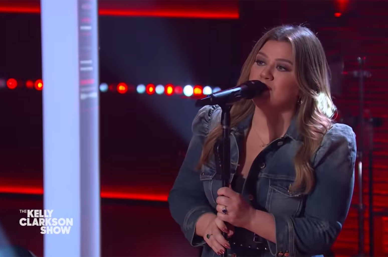 Kelly Clarkson Puts Her Spin on a George Michael Classic for Kellyoke ...