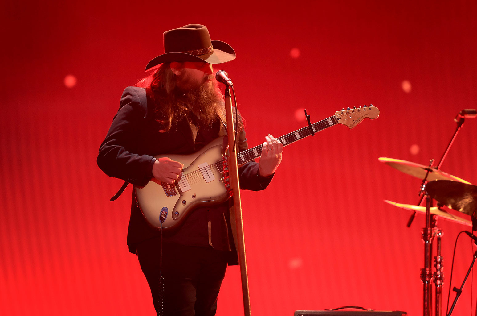 Chris Stapleton Performs ‘Watch You Burn’ in Remembrance of Route 91