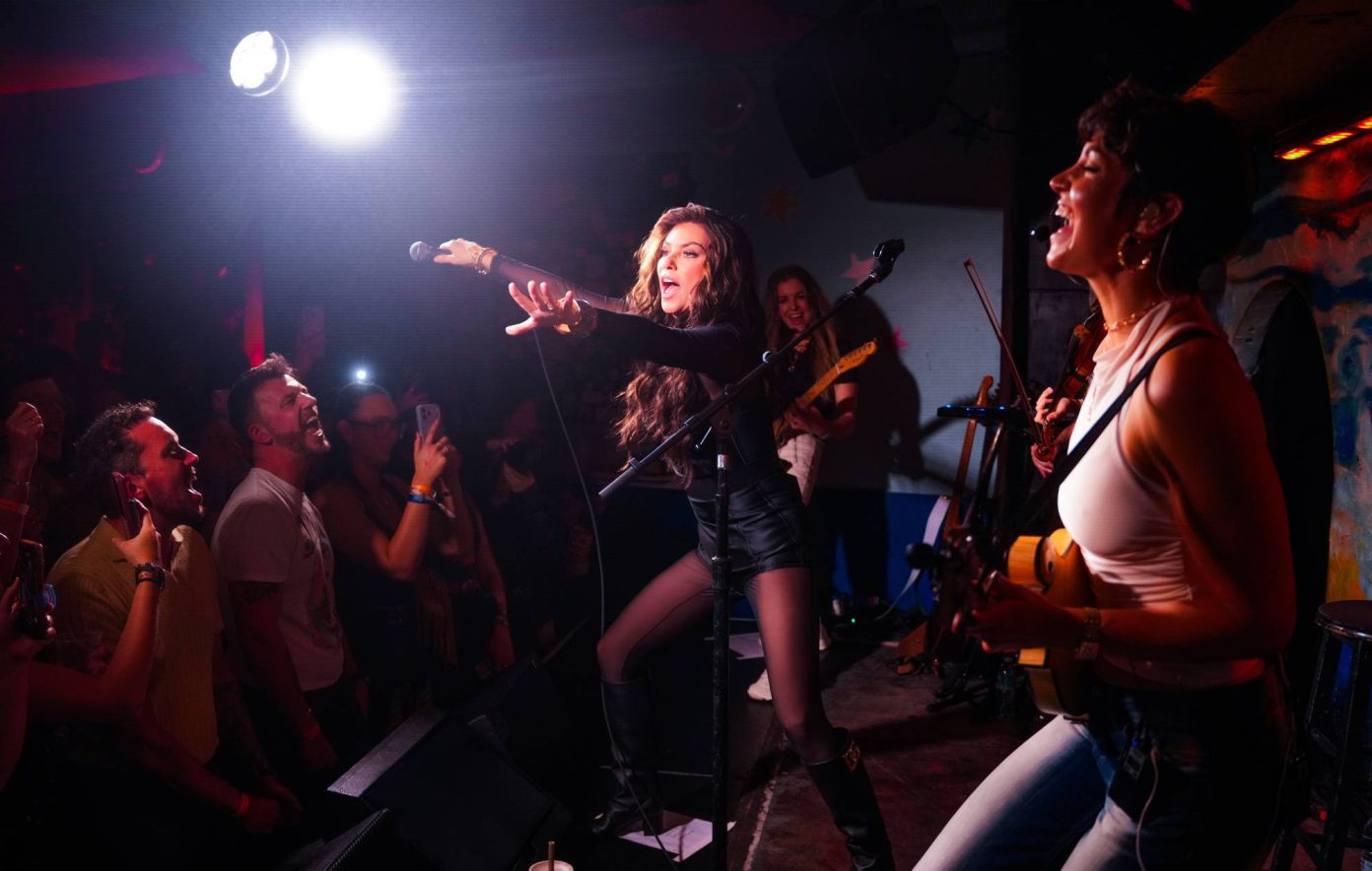 Shania Twain Plays Surprise 200-Capacity Gig At The Shacklewell Arms In London