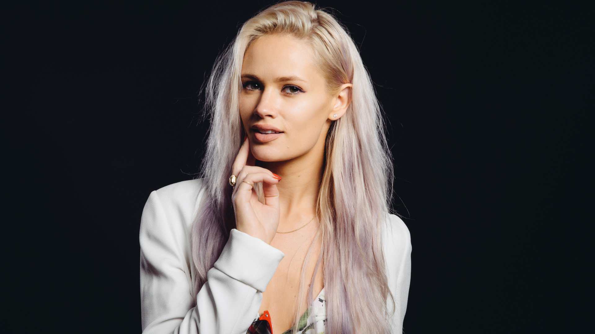 Lauren Bennett Dies at 37; Known for "Party Rock Anthem" and G.R.L.