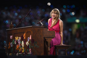 Taylor Swift Covers a Years Worth of Meals With Donation to Local U.K. Food Bank on Eras Tour Route