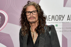 Steven Tyler Returns to the Stage for First Performance Since Aerosmiths Retirement from Touring