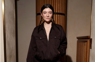 Lorde Previews New Single in NYC After Police Axe Unscheduled Pop-Up Appearance
