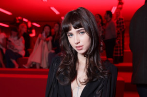 Clairos Apple Dance at Brat Tour Gets Charli xcxs Stamp of Approval