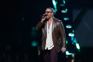 Adam David Delivers Teddy Swims Lose Control on The Voice as Finalists Are Set