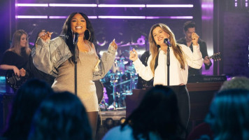 Lizzo & Kelly Clarkson Turn Still Bad Into a Kellyoke Duet