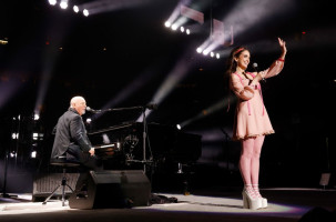 Billy Joels Daughter Alexa Ray Joel Offers Encouraging Words About Dads Health Diagnosis