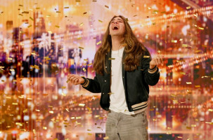 Jourdan Blue Scores Golden Buzzer With Emotional Performance on Americas Got Talent Premiere