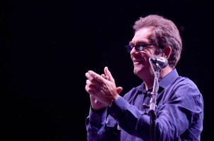 Huey Lewis Shares Update on Hearing Loss: Its Really Bad Not to Even Be Able to Enjoy Music