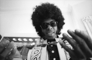 Questlove, Clive Davis & More React to Sly Stone Death: Slys Music Will Likely Speak to Us Even More Now Than It Did Then