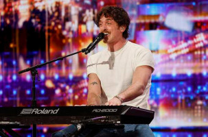 Military Veteran Benjamin Hightower Scores Standing Ovation From AGT Judges With Chappell Roan Cover