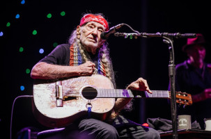 Willie Nelson & Bob Dylans Outlaw Music Festival Tour Delayed After Storm