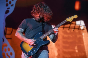Fall Out Boys Joe Trohman Steps Away From Touring for Hand Surgery